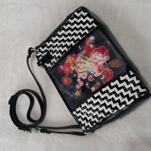 Sharif 1827 Black & White Woven Patent Leather Floral Painted Shoulder Bag - Picture 1 of 15